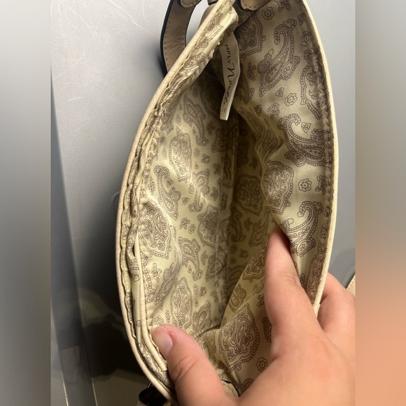 Simply Noelle Crossbody Hand Bag Purse Adjustable Strap Tan Zipper Front Pocket - Picture 5 of 6